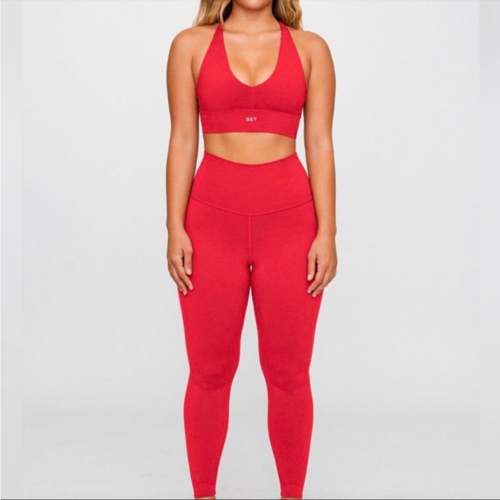SET Active Luxform Racer V Neck Sports Bra AND Luxform leggings COLOR SPICY